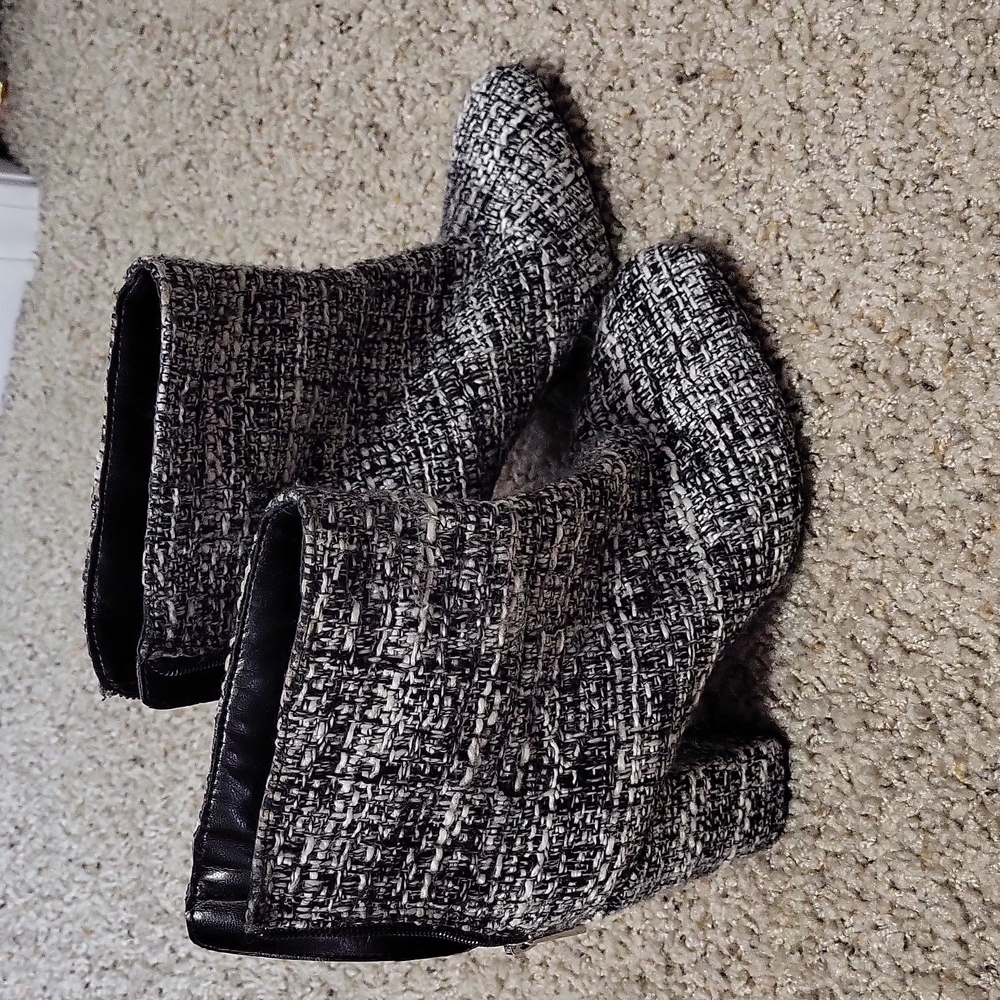 Black/white tweed low cut boot